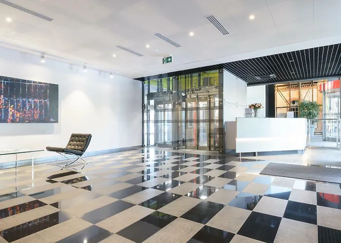 Perfectely Located Stay With Free Parking