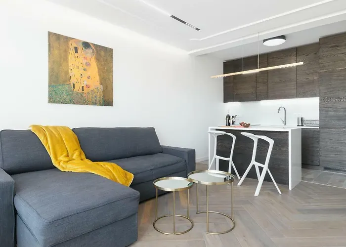 Perfectely Located Stay With Free Parking